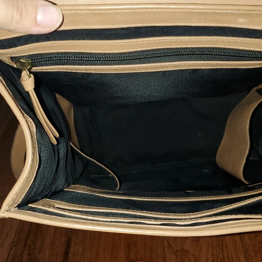 Gathre pebbled leather